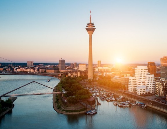 http://arnulf-ramcke.de/wp-content/uploads/2015/11/Düsseldorf.jpg